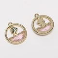 Goldene Legierungsanhänger mit rosa Glas, tropischem Fisch- und Segelschiff-Design - Kleiner Fisch Rosa (Gold)