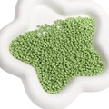 Perles de rocaille vert clair polies pour bijoux DIY dans un plat floral blanc - Vert