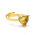 Detalle de piedra de circón amarillo en forma de corazón en anillo dorado - Abierto Ajustable / Oro Circonita Amarilla