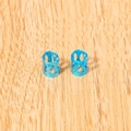 Set mit zwei hellblauen hohlen Aluminiumperlen mit filigranem Netzmuster für die Schmuckherstellung - 8*9mm / Blau