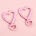 Set mit zwei rosa herzförmigen Hummerkratzen aus Metall mit Drehringen für DIY-Schlüsselanhänger - Rosa