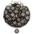 Primer plano de cuentas acrílicas negras vintage con patrón de sol dorado y agujero - 16mm / Estilo Patrón Redondo Plano / Pack de 30 / Negro Dorado