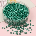 Perles de rocaille vert émeraude lustrées pour bijoux DIY dans une boîte en plastique - Vert Émeraude Argenté