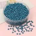 Perles de rocaille bleu paon métallique pour bijoux DIY dans un récipient de stockage - Bleu Aqua Argenté