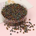 Perles de rocaille multicolores en verre métallique dans une boîte ronde - Mélange Café