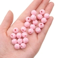 Perline in acrilico rosa a forma di baseball con texture cucita per gioielli e fai da te - Baseball rosa