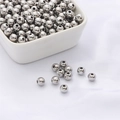 Cuentas espaciadoras redondas de plata pulida para joyas en un cuenco blanco - Diámetro del Agujero aprox. 1mm / Bañado en Platino (2mm)