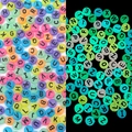 Perles alphabet lumineuses en acrylique aux couleurs macaron avec effet nuit - Perles lettres convexes 6x10mm lumineux couleur transparente & texte noir