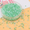 Perline di vetro satinato verde chiaro 2-4mm per creazione di gioielli fai-da-te - tonalità verdi