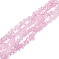 Nahaufnahme von natürlichen Rosenquarz-Perlen in unregelmäßigen Formen für DIY-Schmuck - Etwa 200 / Rosa