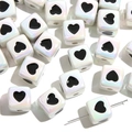 Acryl iriserende witte kubuskralen met zwart hart voor DIY armbanden maken - Vierkant Stijl / 12mm (2 Stuks/Verpakking) / Witte Kubus Zwart Hart