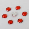 Rode acryl naaistenen met platte achterkant en dubbele gaten voor DIY kledingdecoratie - Rood
