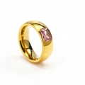 Anillo minimalista de acero dorado con incrustación de piedra rosa rectangular - US 6 / Color Dorado Circonita Rosa