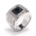 Detalle de anillo cuadrado para hombre en plata con gema negra y pavé de diamantes - US 7 / Color Acero Gema Negra