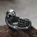 Retro gothic skull ring with skeleton hand claw in vintage oxidized titanium steel - Retro Color