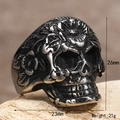 Anello teschio gotico retrò con incisione floreale a rilievo in finitura argento antico - US 7 / Acciaio Stile C