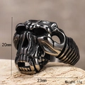 Dettaglio anello teschio gotico con specifiche di 20mm di altezza e peso 11g - Colore Acciaio H