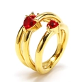 Drei-lagiger goldener Ring mit zwei roten Zirkonia-Herzen für modische Damen - US 6 / Gold mit Granatrot Edelstein