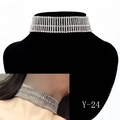 Collier ras du cou large à plusieurs rangées de strass argentés, modèle Y-24 - Choker Large (Y-24)