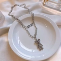 Collar de doble capa plateado con colgante de oso brillante y cadena con dije SKR - Estilo de Oso y SKR