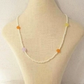 Collar de cuentas de ágata coloridas con perlas en un modelo para un look retro de verano - Estilo B- Collar de Ágata Amarillo Naranja Púrpura
