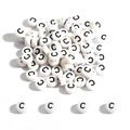 Flache runde weiße Acryl-Buchstabenperle mit schwarzem Buchstaben C für DIY-Schmuck - 100 Stück/Packung (4x7mm) / Flache Perle C