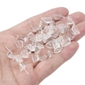 Unregelmäßige transparente Glasperlen für DIY Schmuckherstellung in der Hand präsentiert - 7-12mm (20 Stück/Packung) / Klar Weiß