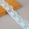 Hellblaues Spitzenband mit Blumenmuster und Wellenrand für DIY und Kleidung - Hellblau