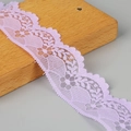 Lavendelfarbene Spitzenborte 4cm breit mit Blumenstickerei für DIY-Bastelprojekte - Lila