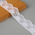 Weiße Vintage-Spitzenborte mit Blumenmuster für Näharbeiten und DIY-Basteldekorationen - Weiß