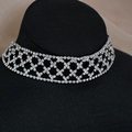 Détail macro du collier ras de cou étincelant en strass avec motif de treillis - Ras du Cou Cœur Argent Brillant (JXJL-87)
