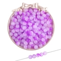Perles en verre dégradé violet et blanc 8mm pour bijoux DIY dans un plateau blanc - 50 Pièces (8mm/Trou 1.5mm) / #62 Dégradé Violet-Blanc (Peinture à l'Encre/Feuille d'Or)