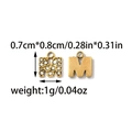 Detailansicht der goldenen M-Buchstabenanhänger aus Edelstahl mit Mikro-Strassbesatz - Buchstabe M (TZ-TP1755-02)