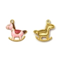 Détail du pendentif cheval à bascule en acier 304 avec revêtement en émail coloré - Style Cheval à Bascule Rose (TP1738-02-pink)