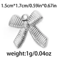 Silberner Schleifenanhänger aus 304 Edelstahl mit Längsstreifen, Größe 1,5 x 1,7 cm - Silber Gestreifte Schleife (TP0519-01)