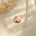 Detail eines Fußball-Anhängers aus 304 Edelstahl mit rosa Emaille und Gold-Beschichtung - Rosa