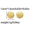 Nahaufnahme von 1,6cm runden, gehämmerten Edelstahl-Anhängern in Gold für DIY-Ohrringe - Gehämmerter Scheibenstil (TP1162-02)