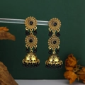 Orecchini a gabbia vintage dorati con gemme nere e nappe in stile Jhumka per donne - Nero (Strass & Perline Neri) Oro Antico