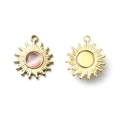 Vergoldeter Sonnenanhänger mit rosa Katzenaugenstein, Vorder- und Rückansicht im Detail - Sonnenform Goldfarbe Rosa Katzenauge Stil (TP1200-02-pink)