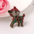 Spilla natalizia a forma di cervo vintage con strass colorati e finitura oro su fiori rosa - Oro KC Antico