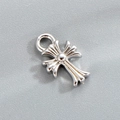 Pendentif croix argenté vintage avec détails en relief et finition métallique - Croix en Argent Poli (Accessoire 038-8#)