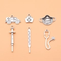 Set de 6 dijes médicos con jeringa y estetoscopio en aleación de color plateado - Juego de Colgantes de Tema Médico(L10314) / Plata antigua