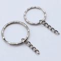 Silver embossed 25mm key ring with 4-link chain attachment made of polished alloy - Large / Nickel