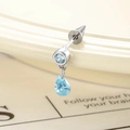 Hellblauer tropfenförmiger Edelstein-Ohrstecker in Silberoptik mit konischem Schraubverschluss - Wassertropfen (A682-7) / Edelstahlschrauben / Blau