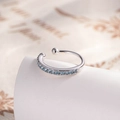 Polsino per orecchio minimalista in argento con pietre blu cielo e design aperto elegante - Zirconia Blu Chiaro (A773-3)