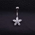 Piercing de nombril en acier avec fleur en zircone brillante sur fond cuir noir - Style Fleur à Cinq Pétales (Modèle D)