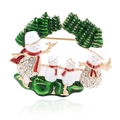 Detalle del broche de corona navideña con muñecos de nieve de esmalte y pedrería - Oro KC Verde