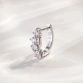 Orecchini a cerchio in acciaio inossidabile 316L argento con quattro zirconi micro-pave - Bianco (Pezzo Singolo)
