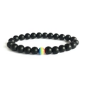 Handgemaakte zwarte matte stenen kralenarmband met een kleurrijke regenboog accent - Mat zwart