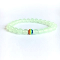 Lichtgroene kralenarmband met een enkele regenboogkraal voor een minimalistische stijl - Druivengroen